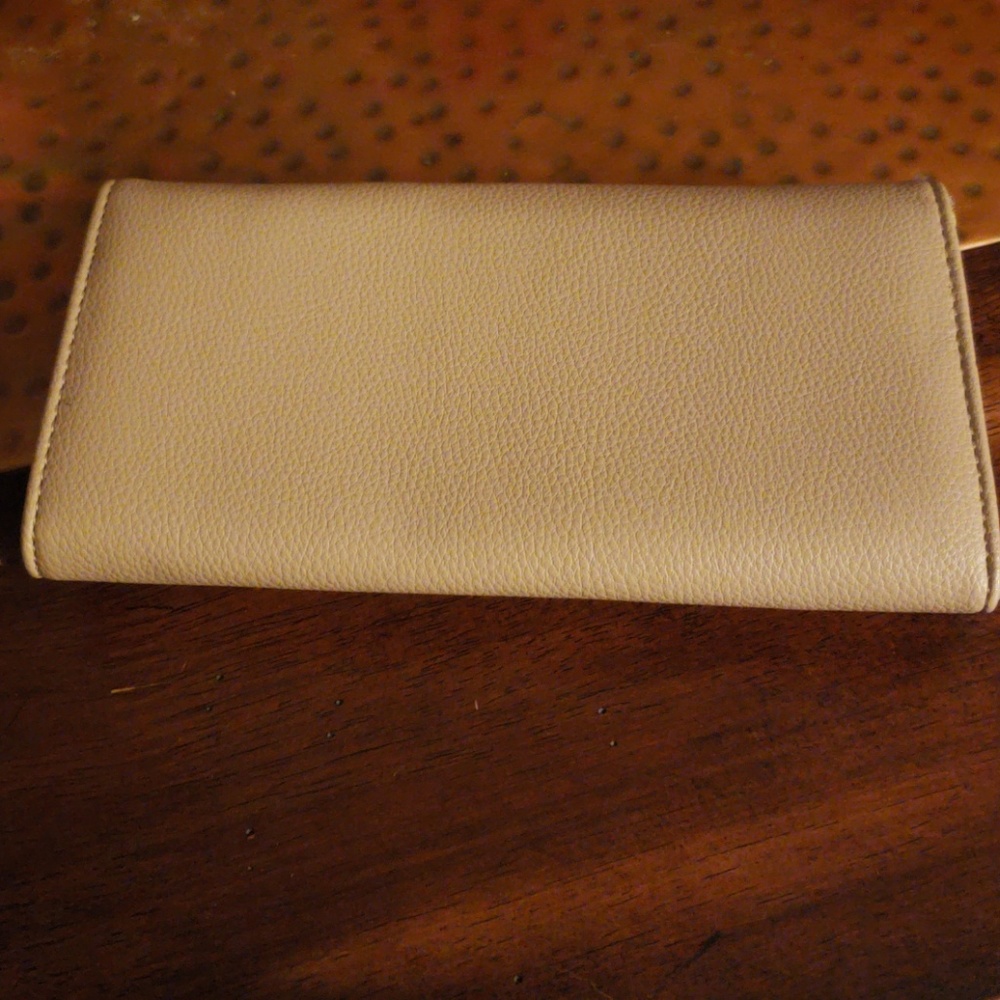 Nude wallet